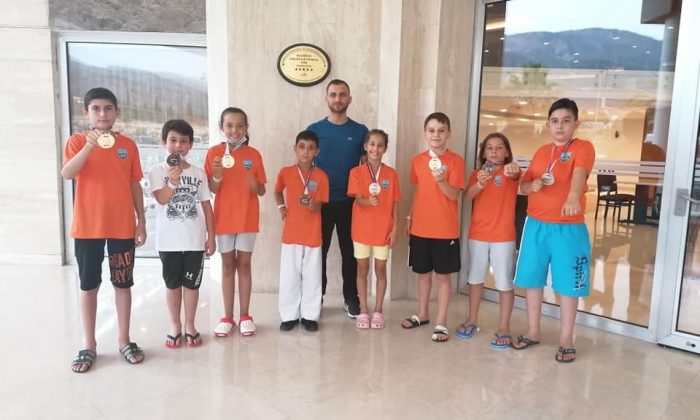 Kartepeli karateciler Dekai-Do Karate Şampiyonası’ndan 8 madalya