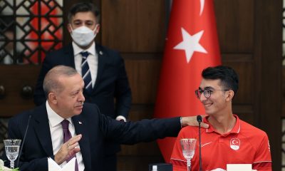 2020 Tokyo Olimpiyat Oyunları’nda madalya alan milli sporcular Cumhurbaşkanlığı Külliyesi’nde