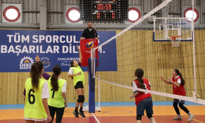 Gebze Liseler Arası Cumhuriyet Kupası müsabakaları hızlı başladı