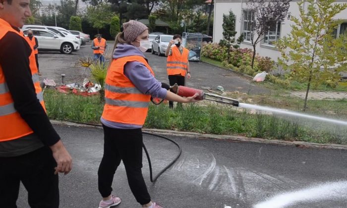 Gönüllülerden oluşan ekip, itfaiyenin ve AFAD’ın yükünü hafifletecek