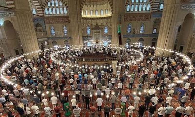 Camilerde normal saf düzenine göre namaz kılınabilecek