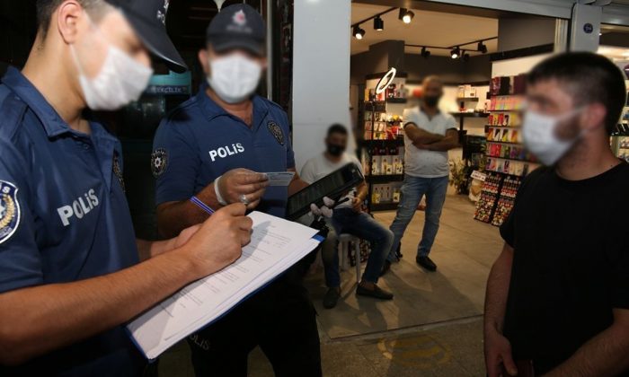 Karantinayı ihlal eden 23 kişi sokakta yakalandı