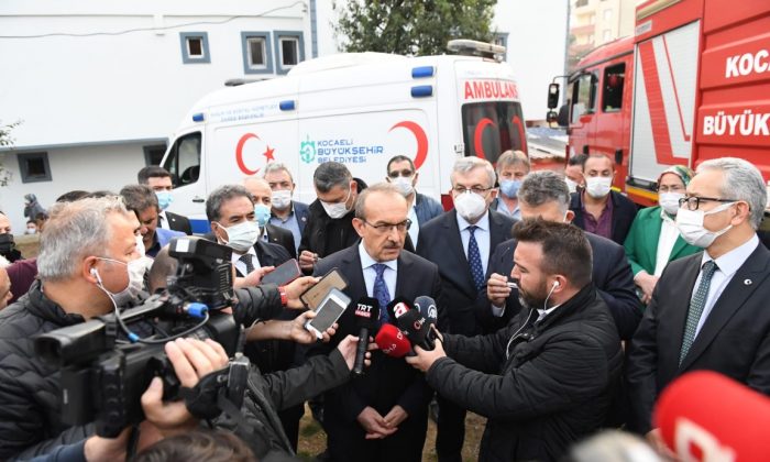 Vali Yavuz, Öğrenci Servisinin Kaza Yaptığı Alanda Yetkililerden Bilgi Aldı