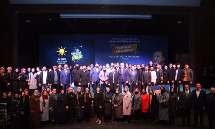 AK Parti Kocaeli Teşkilat Akademisi büyük ilgi gördü