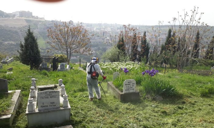 Dilovası’ndaki Şehitlik ve Mezarlıklarda Bayram öncesi  temizliği