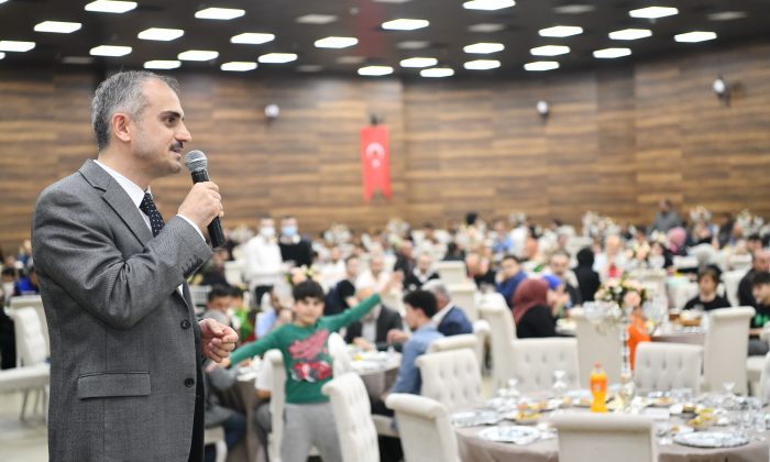 Başkan Çiftçi, Belediye Personeliyle iftar yaptı