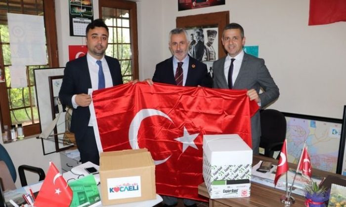 Büyükşehir’den muhtarlara kırtasiye malzemesi desteği!