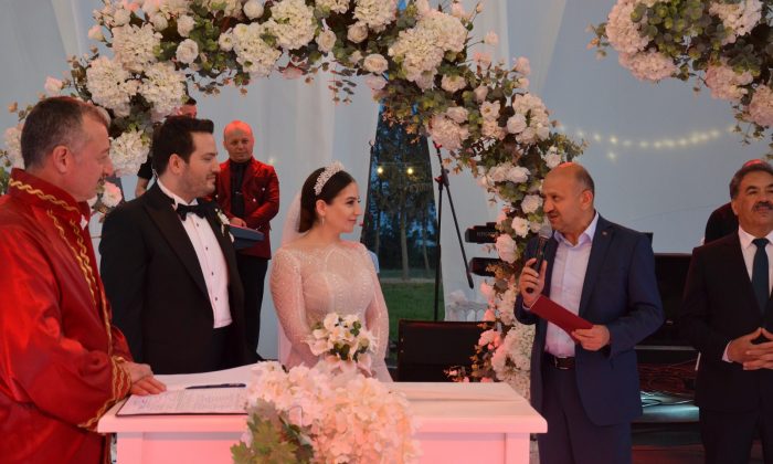 Dr. Hakan Höbek’den Kızı Nazlı’ya  Muhteşem Düğün