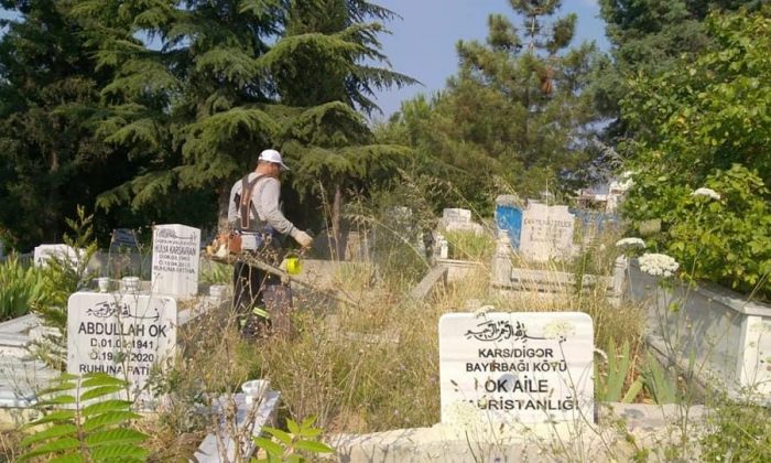 Gebze’nin mezarlıklarında bayrama hazır