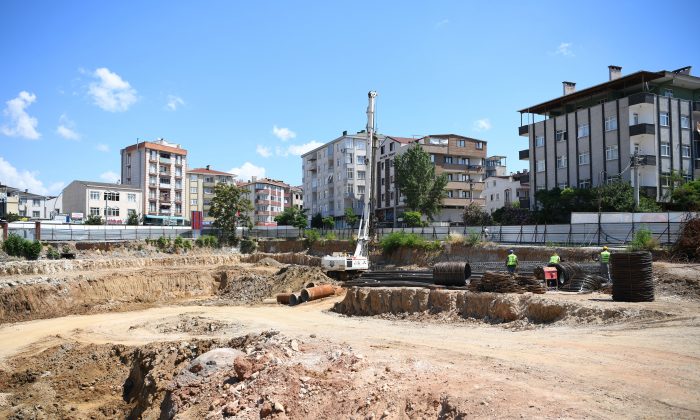 Çayırova’nın Kent Meydanı hızla ilerliyor