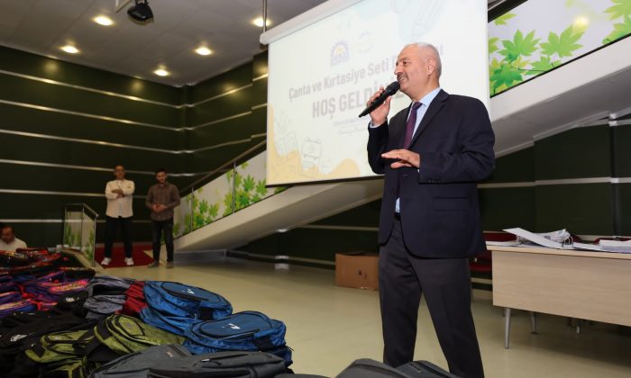 Başkan Büyükgöz’den  Miniklere Okul Hediyesi
