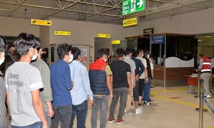 Kocaeli’de 9 kaçak göçmen sınır dışı edildi