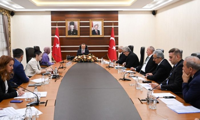 Vali Yavuz; Devletinize ve onu yönetenlere güvenin