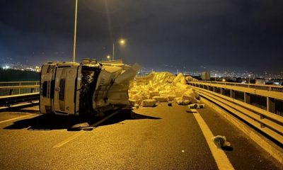 Kuzey Marmara Otoyolu’nda tır devrildi: Yol trafiğe kapandı