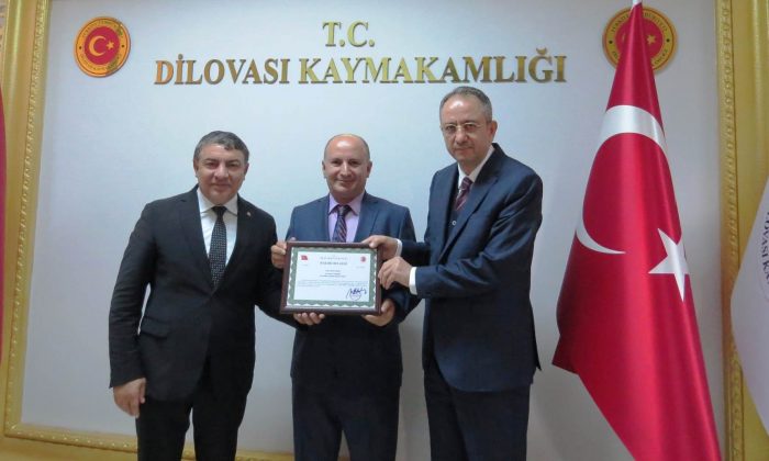 Kaymakam Dr. Kubilay ve Başkan Şayir’den Gazetemize 18. Yılında Başarı Belgesi