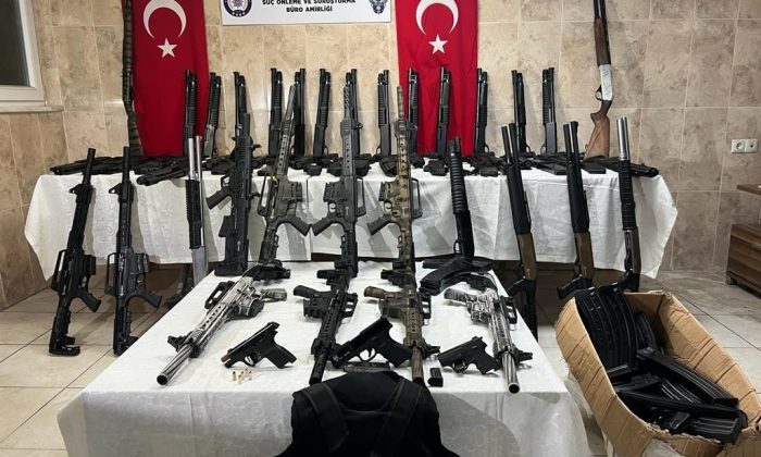 Durdurulan araçtan cephanelik çıktı