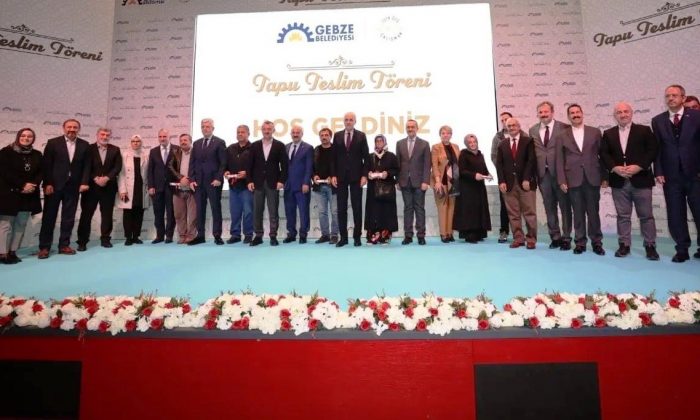 Gebze’de Numan Kurtulmuş’un Katılımıyla Tapu Teslim Töreni
