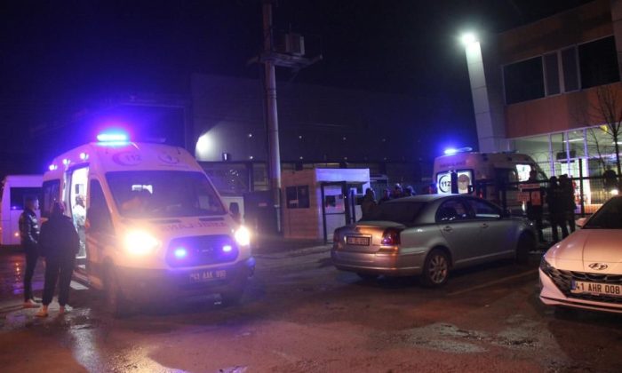 Zehirlenen çok sayıda fabrika işçisi hastaneye kaldırıldı