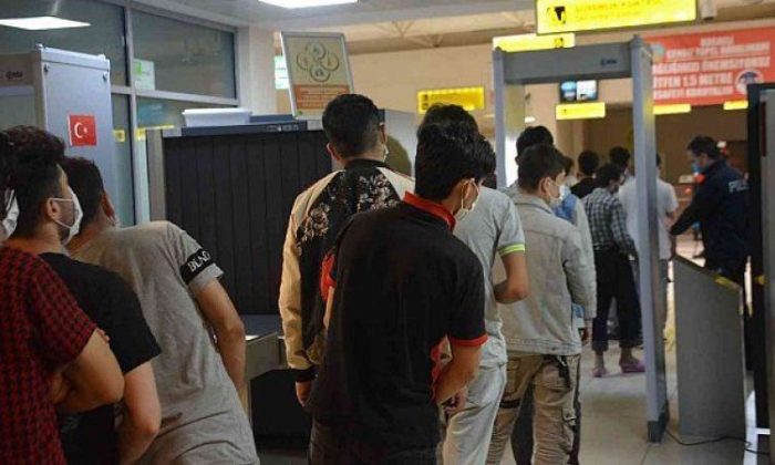 Kocaeli’de 82 düzensiz göçmen sınır dışı edildi