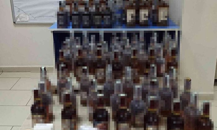 Polisin “Şok” uygulamasında 91 şişe kaçak alkol ele geçirildi