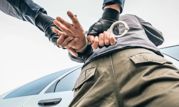 Kiralık araçla uyuşturucu ticareti yapan 3 sanığa hapis cezası