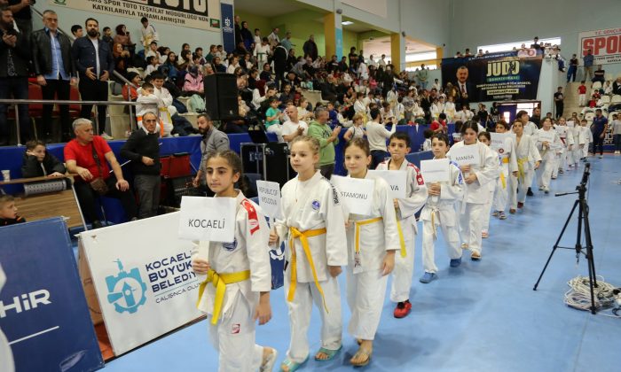 İzmit Hasan Gemici Spor salonunda Judo Şampiyonası heyecanı yaşandı