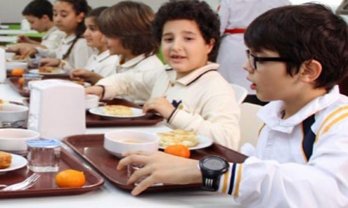 Yeni yılla birlikte okullardaki ücretsiz yemek uygulamasının kapsamı genişletilecek.