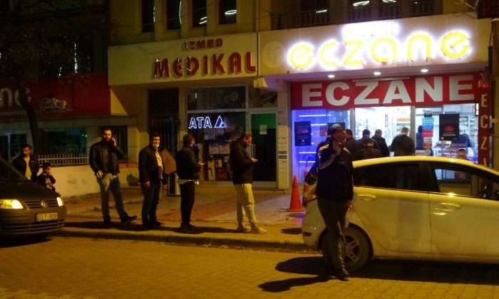 Artan hastalıklar nöbetçi eczanelerde kuyruk oluşturdu