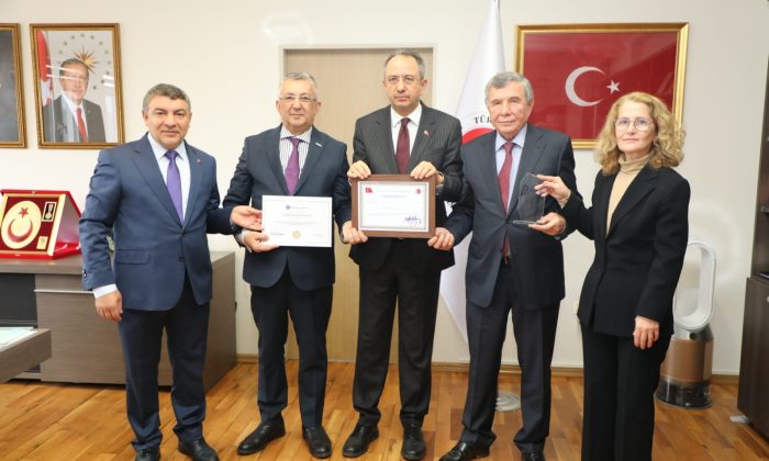 Kaymakam Dr. Metin Kubilay’dan Engelli Bireylerin İstihdamına Teşekkür Plaketi