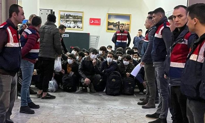 Kocaeli’de bir günde 127 kaçak sınır dışı edildi!