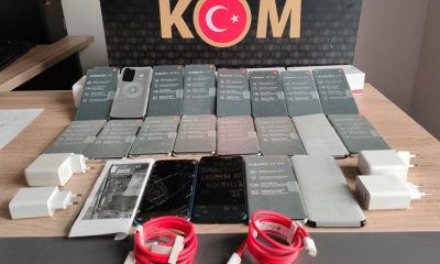 Durdurulan şüpheli araçtan 21 kaçak telefon ele geçirildi