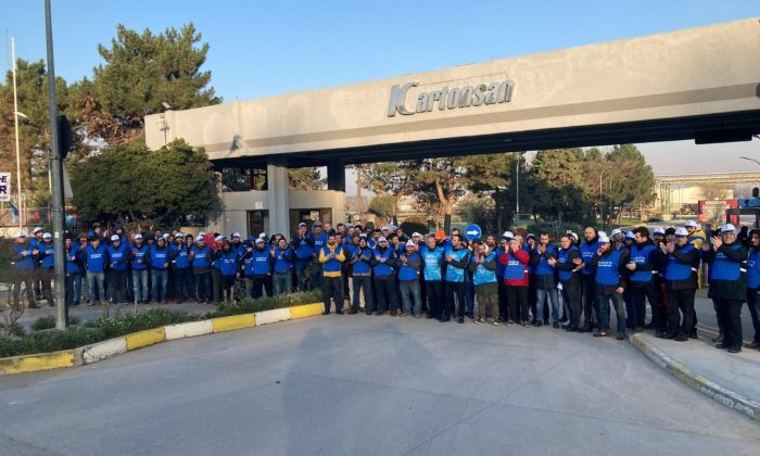 Kartonsan işçileri grevde