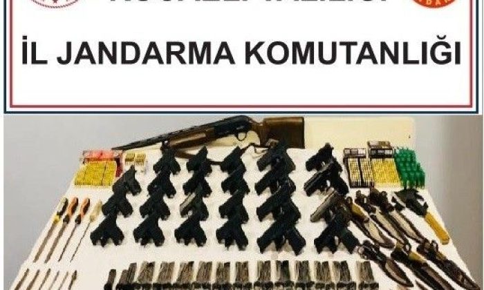 Onlarca tabanca ele geçirildi