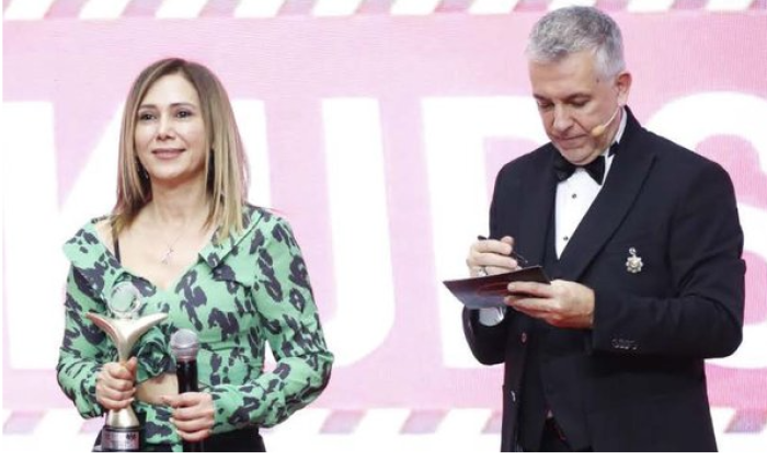 Serpil Sarmış, Dilovası’nı Gururlandıran Ödülü Aldı