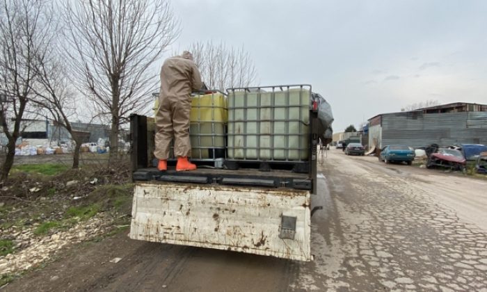 Geri dönüşüm için gönderilen plastik tanklardan kimyasal atık çıktı