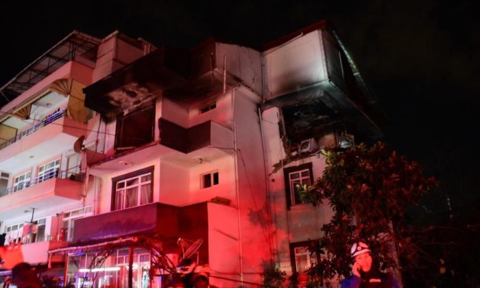 Gölcük’de 3 katlı binada patlama: 2 ağır yaralı