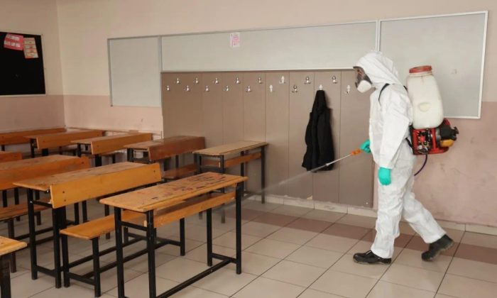 Gebze’deki okullar  dezenfekte ediliyor