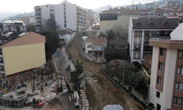 Karamürsel 101. Cadde araç ve yayalar için güvenli hale geliyor