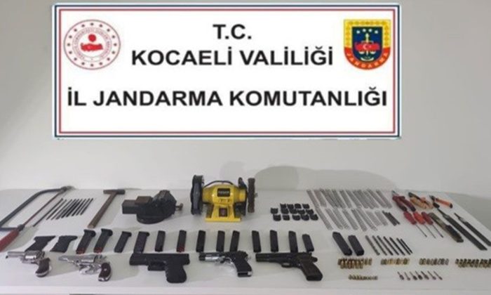 Çayırova’da evi cephaneye çevirmiş!