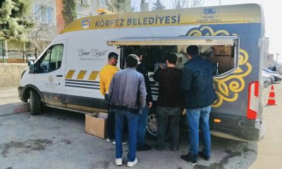 Körfez Belediyesi deprem bölgesinde her gün 3 bin çorba ve çay dağıtılıyor