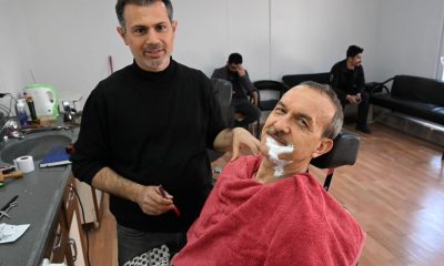 Kahramanmaraş’taki Kocaeli Çarşısında  ilk tıraşı Vali Seddar Yavuz oldu