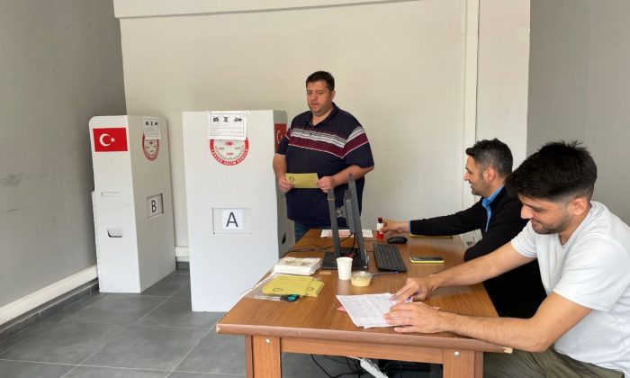 Derince limanında oy verme işlemi başladı