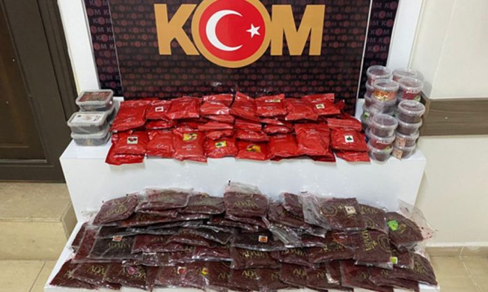 Tonlarca kaçak nargile tütünü ele geçirildi