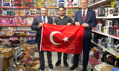 Kaymakam Dr. Metin Kubilay, 100. Yıl Etkinlileri Kapsamında Esnafa Bayrak Dağıttı