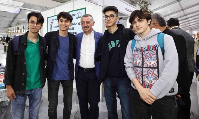 Büyükşehir Belediye Başkanı Büyükakın; Kitap Fuarı’nın asıl sahibi gençlerimizdir