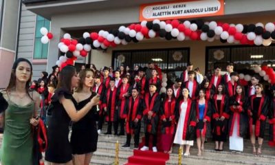 Gebze’de teşhirci mezuniyet kıyafetindeki ısrar, sosyal medyanın gündeminde