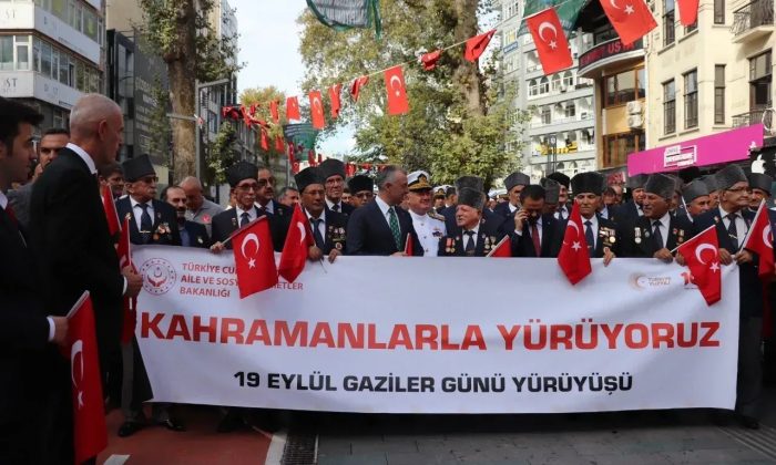 İzmit’te Kahramanlar yürüdü!