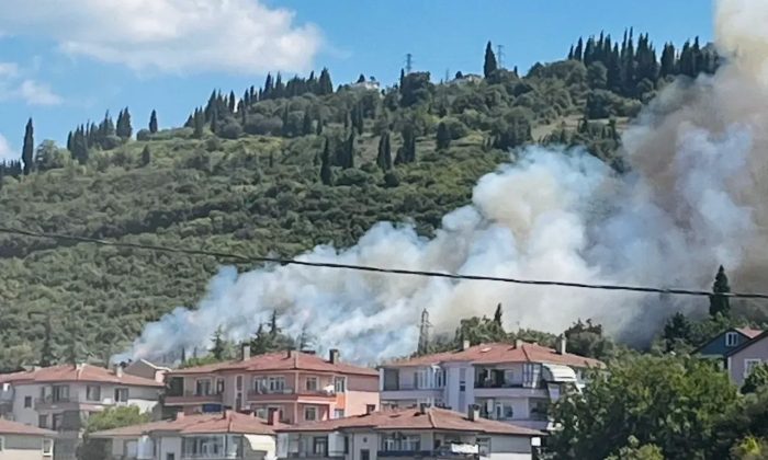 Karamürseldeki yangında 3 mahalle boşaltıldı, 12 Yapı Küle Döndü!