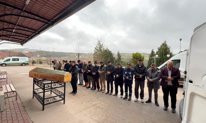 Kocaeli’de kimsesizin cenazesine sadece öğrenciler katlıdı