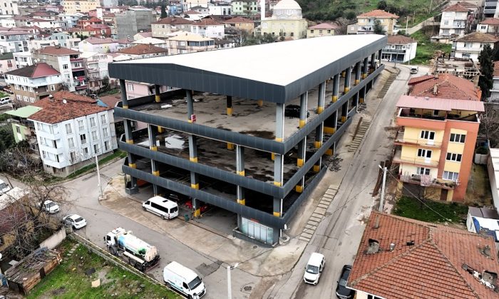 Dilovası Belediye Binasını Büyükşehir Belediyesi Yaptırıyor